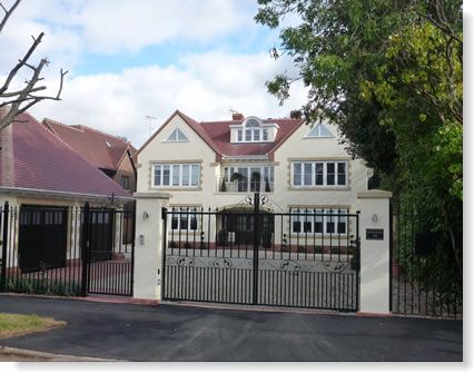 6 bedroom house in Beaconsfield